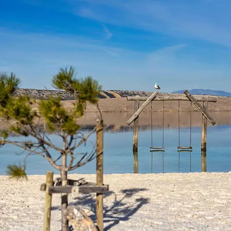 2 Bedroom Awesome In Holiday home