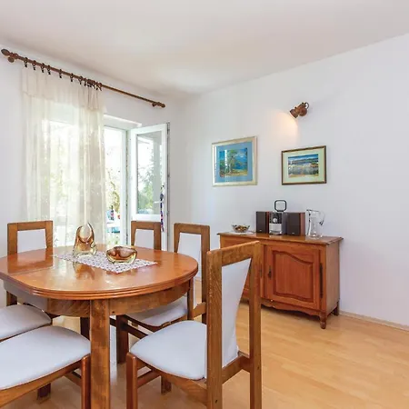 Holiday home 2 Bedroom Awesome In Smrika