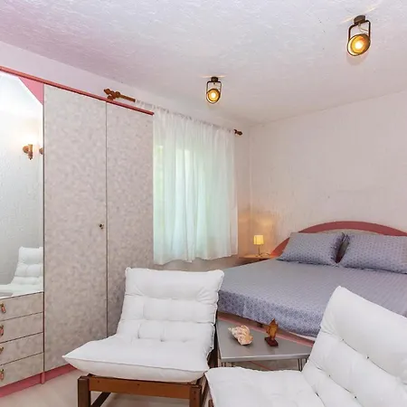 2 Bedroom Front In Šmrika