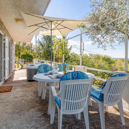 2 Bedroom Front In