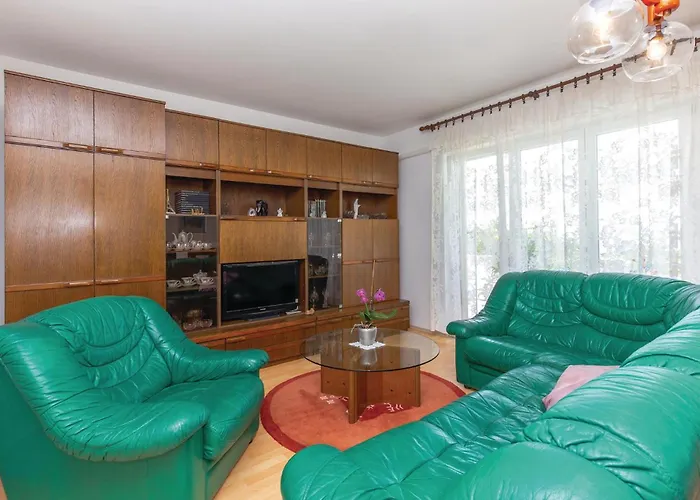 2 Bedroom Awesome In Šmrika