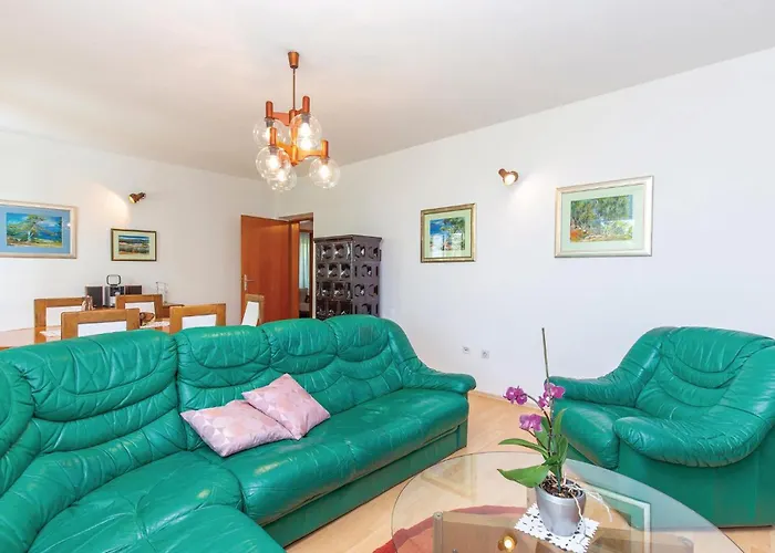 2 Bedroom Awesome In *