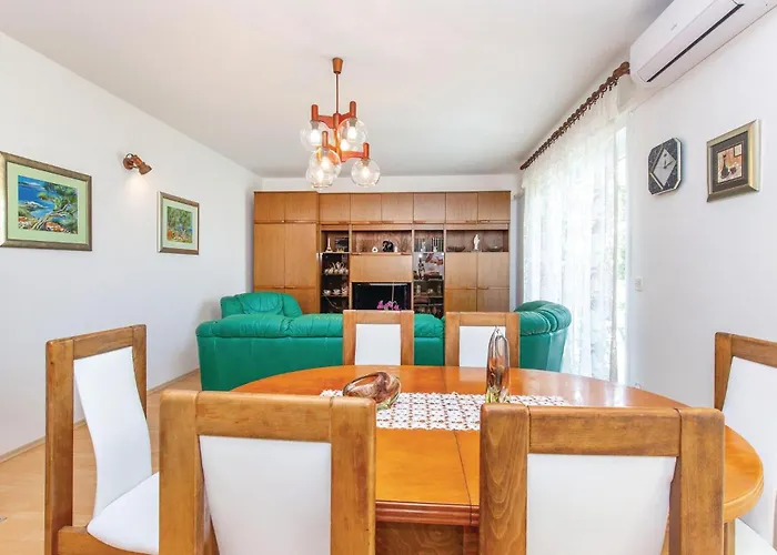 2 Bedroom Awesome In * Šmrika