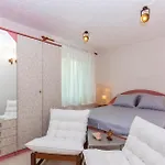 2 Bedroom Awesome In Šmrika