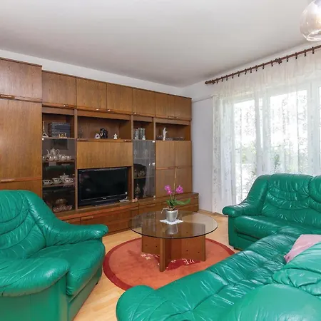 2 Bedroom Front In 슈므리카
