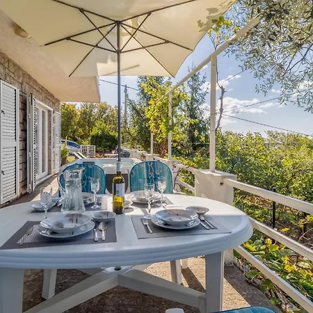 2 Bedroom Front In *