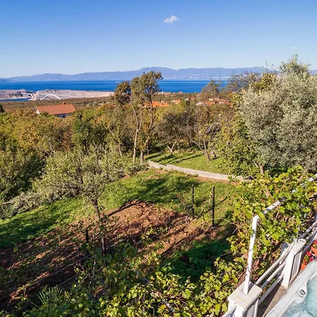 2 Bedroom Front In *